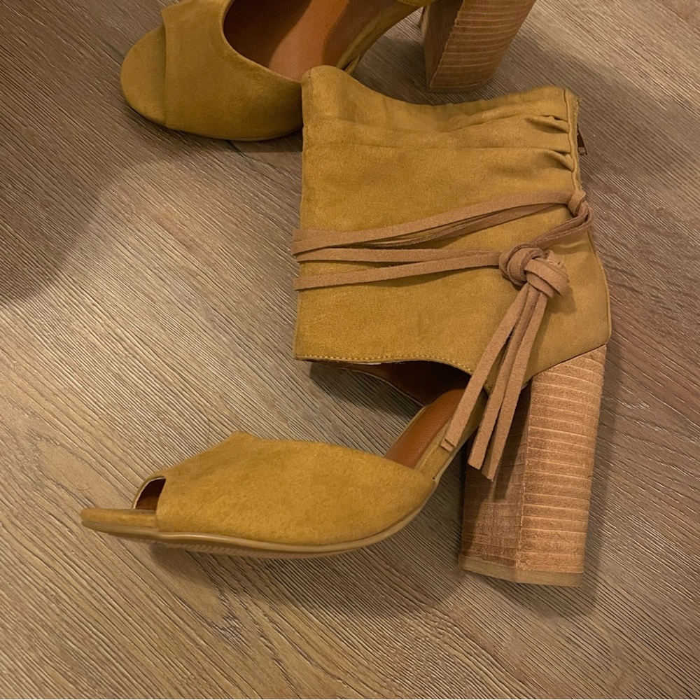Dolce by Mojo Moxy Desperado US Size 7M Tan Peep Toe Heel Bootie